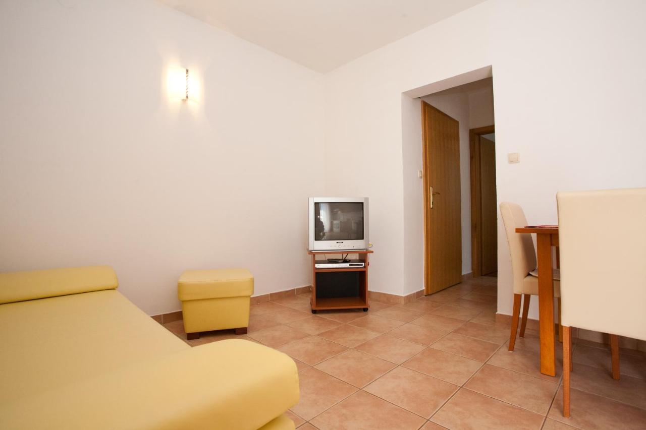 Apartments Glibo Near The Sea And Town Center! Krk Town Buitenkant foto