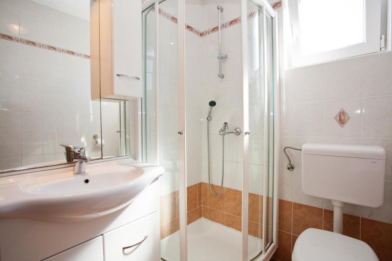 Apartments Glibo Near The Sea And Town Center! Krk Town Buitenkant foto